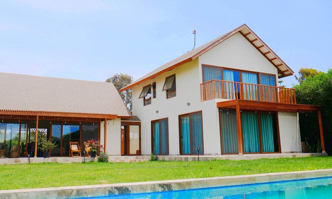 Ica House | HOP Solarena: Classic Charm with Lagoon View