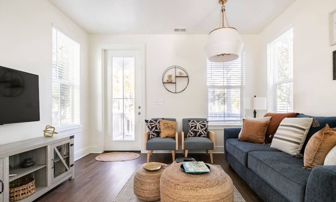 Ocean Springs Cottage | Hope Cottage - Close to Bistros, Beach
