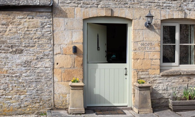 Bourton Cottage | Hope Cottage, Naunton - pet friendly with a wood burner and garden