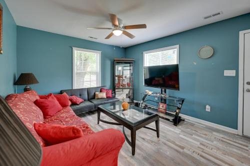 Hopkinsville House | Hopkinsville Home Near Parks and Museums!