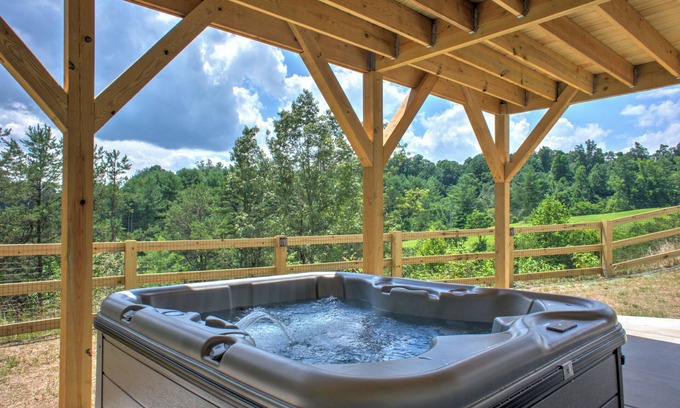 Leicester House | Hops and Dreams by Carolina Mornings | Hot Tub, Mtn Views⛰️+Biltmore Pass