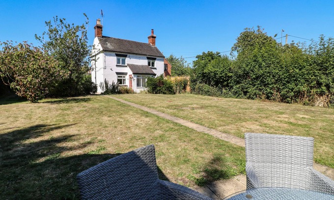 Doveridge Cottage | HOPS COTTAGE, family friendly, character holiday cottage in Doveridge
