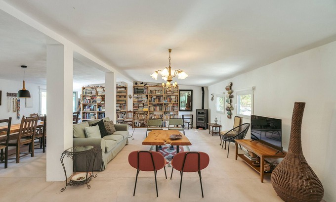 Setubal Villa | Hopstays - Quinta de Zanão House