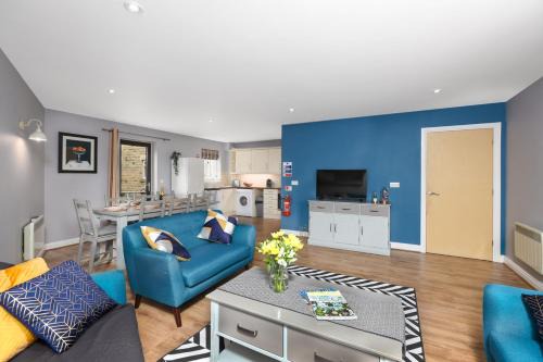 Holestone Moor House | Hopton Cottage - Darwin Lake Holiday Village