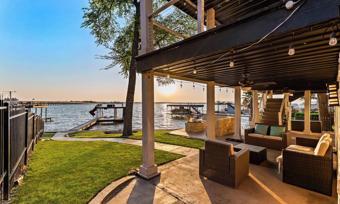 Gun Barrel City House | Horizon Luxe - Lake Front - 3BR+3RR - 8 Beds