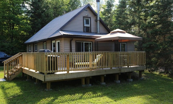 Ryerson Cottage | Horn Lake Cottage Rental - 4 season - Burk's Falls, Ontario
