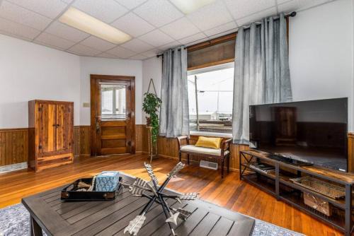 Scales Mound Apartment | Hornet Lodge