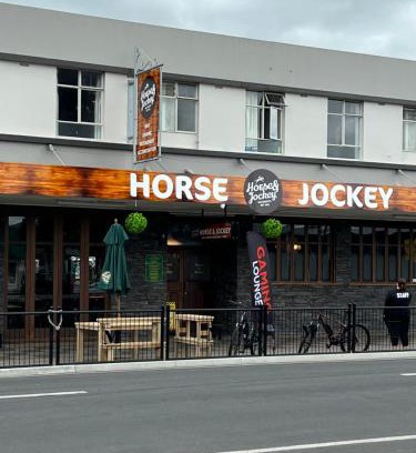 Matamata Hotel | Horse and Jockey Inn