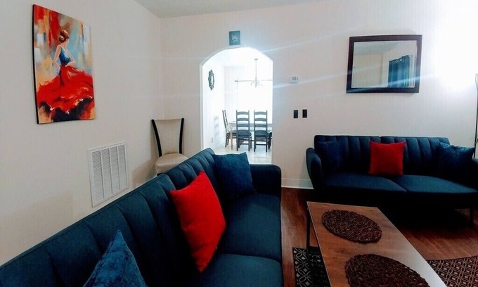 Horse Cave House | Horse Cave Cottage (Sleeps 13) Mammoth Cave 9.4mi