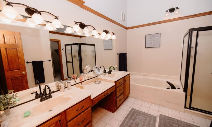 Hinckley Other | Horse farm house on 39 acres