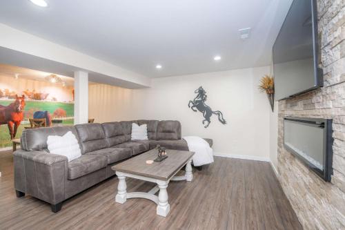 Williamstown House | Horse Haven - 4 BDR Charmer Close to Ark Encounter