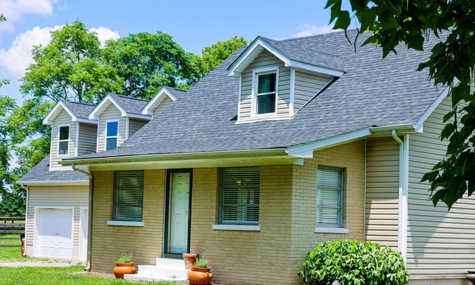 Lexington House | Horse Heaven! Pet friendly farm stay