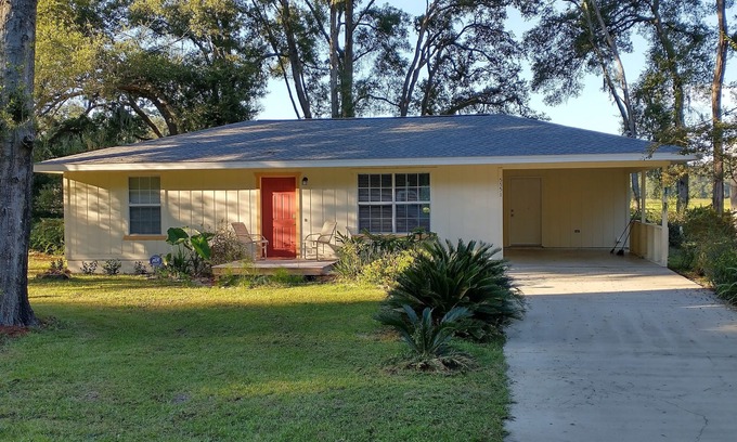 Fellowship House | Horse N Around