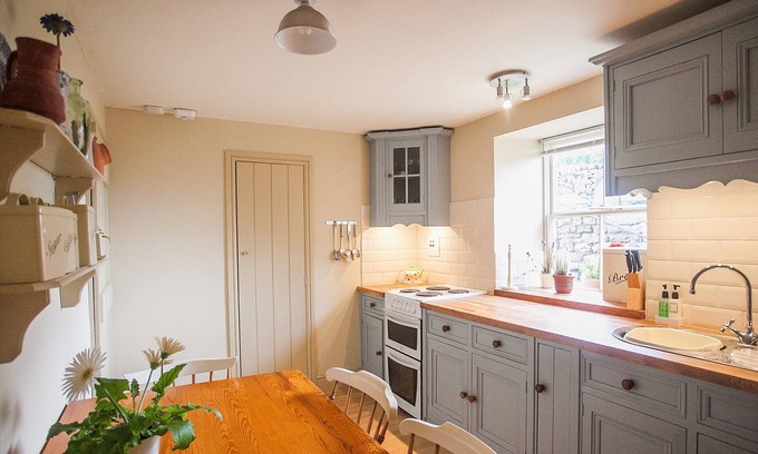 Worton Cottage | Horse riding treks and lessons are available at the onsite trekking centre or numerous walks abound