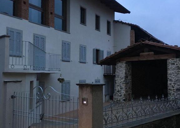 Chiaverano Villa | Horse Shoe House