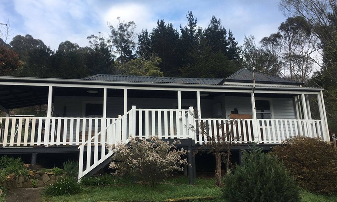 Derby Cottage | Horse Shoe House THE PERFECT LOCATION