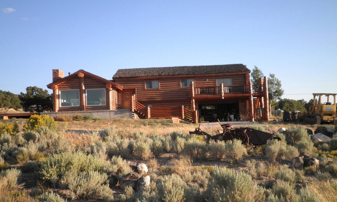 Lyman Cabin | Horse Valley Ranch Rural Mid-Southern Utah Outdoor Getaway