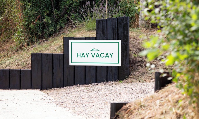 Pontesbury House | Horsebox glamping in Shropshire - Welcome to the Hay Vacay!