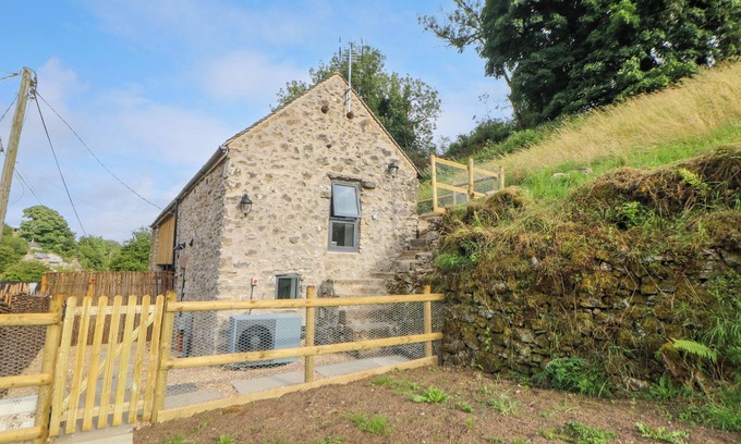 Bonsall Cottage | HORSEDALE BARN, pet friendly, character holiday cottage in Bonsall