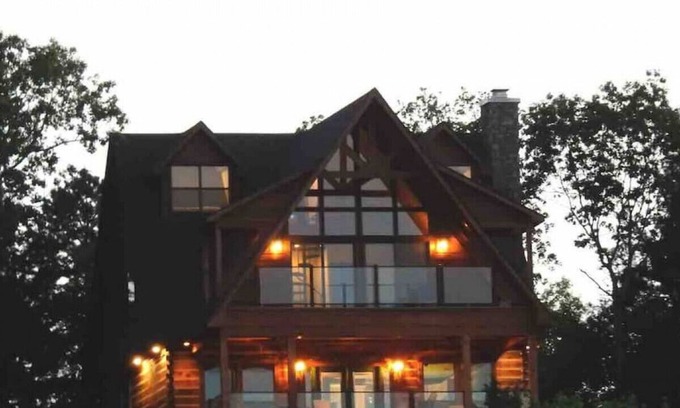 Alix Cabin | Horsehead Lake Lodge I LakeViews! Waterfall!