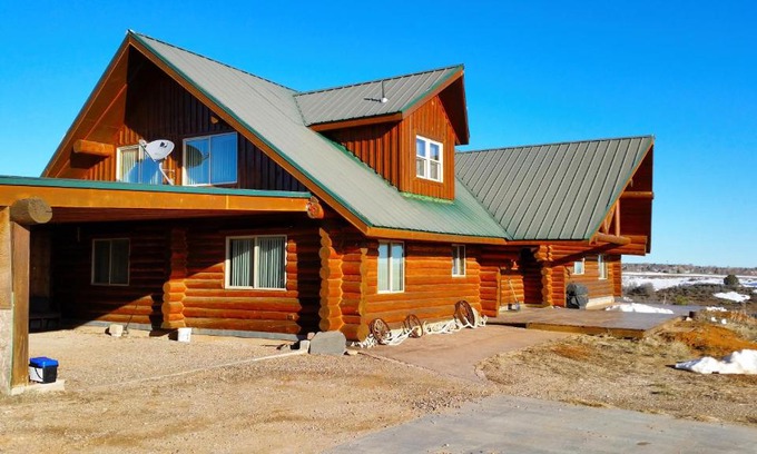 Monticello House | Horsehead Mountain Lodge, Stunning Log Cabin with Amazing Views