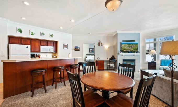 Egg Harbor Condo | Horseshoe Bay Club Cottage #1-Inclusive Golf Course and Club Access!