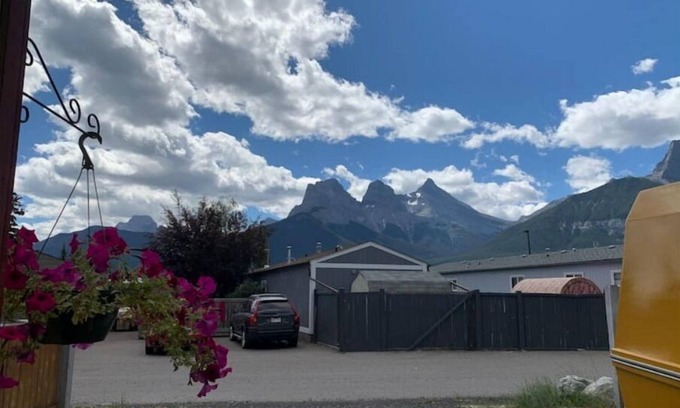Cougar Creek Bed & Breakfast | Horseshoe Bed and Breakfast: Private, Cozy Bachelor Suite