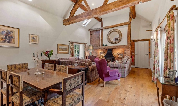 Leicester House | Horseshoe Cottage Farm with Hot Tub