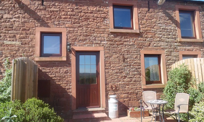 Wigton House | Horseshoe Cottage - Sky television now available