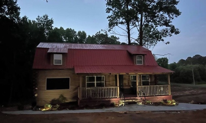 Albertville Cabin | Horseshoe Lodge Rustic Log Cabin Home Completely Restored With Pool