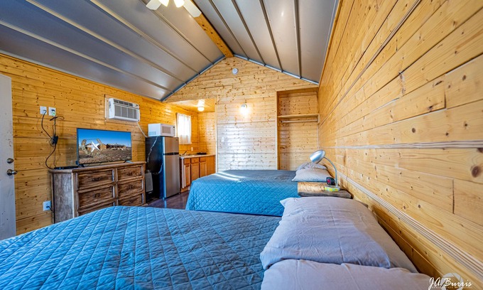 Midland House | Horseshoe Lodges Cabins & RV Park