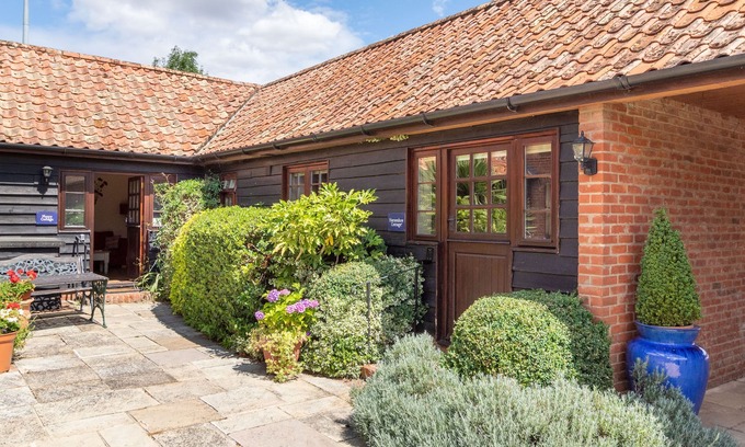 Little Glemham Cottage | HORSESHOE, pet friendly, country holiday cottage in Little Glemham