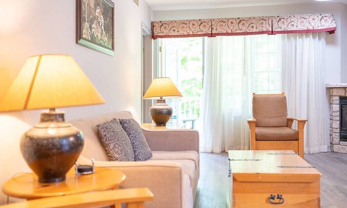 Oro-Medonte Apartment | Horseshoe Valley Suites - The Evergreen