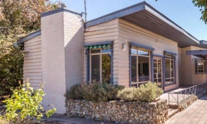 Horsham House | Horsham stayz 4 bedroom home Sleeps upto 10