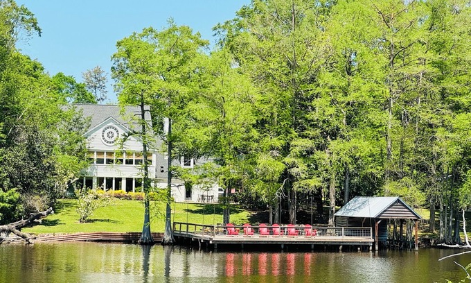 Monroe House | Horton House SLEEPS 12, no pets/unapproved parties