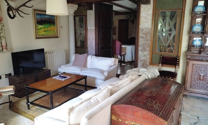 Puebla de Lillo Cottage | Hospital del Caminante II for 11 people. Full rental