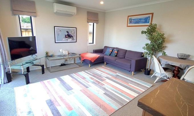 Hamilton House | Hospital Gem - close to shops and Mystery Creek