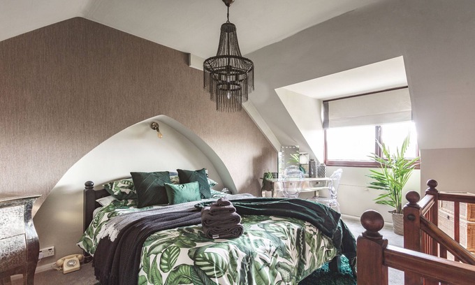 Holestone Moor House | Host & Stay | 44 Wellington Street