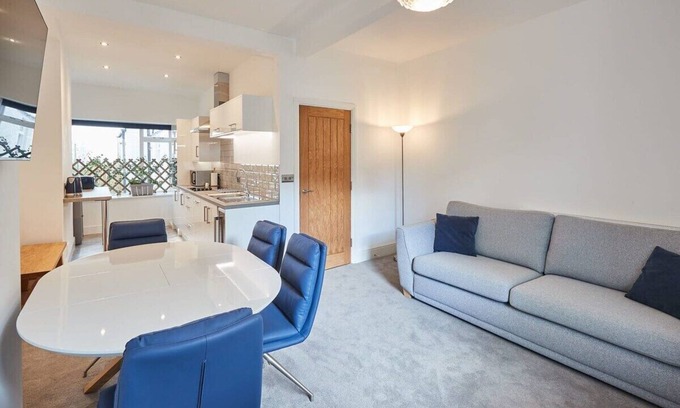 Bont Newydd Apartment | Host & Stay | Apartment 2, High Street