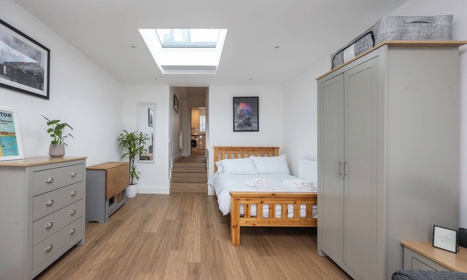 Woodingdean Apartment | Host & Stay | Downland Studio