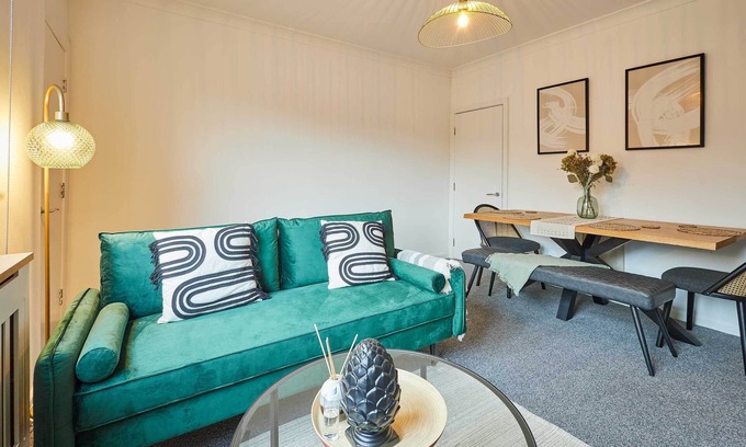 Castleford House | Host & Stay | Joffre Avenue