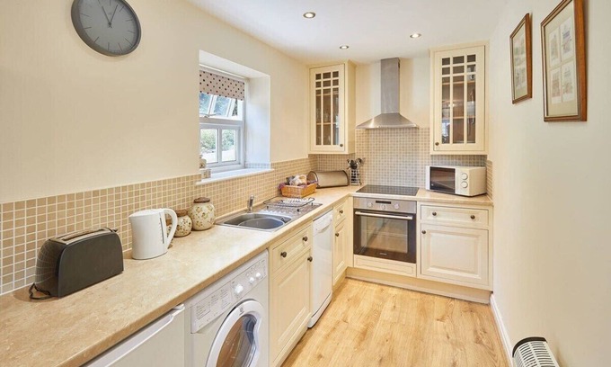 Pickering House | Host & Stay | Kingfisher Cottage