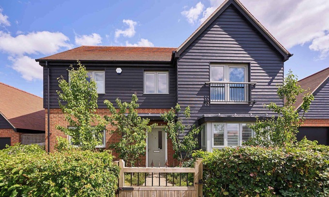 Winchester House | Host & Stay | Maison de Cobbe