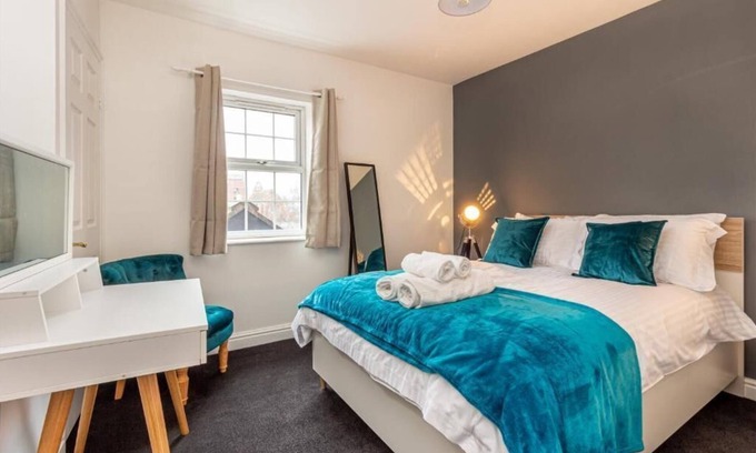 Worcester Apartment | Host & Stay | New Street Room