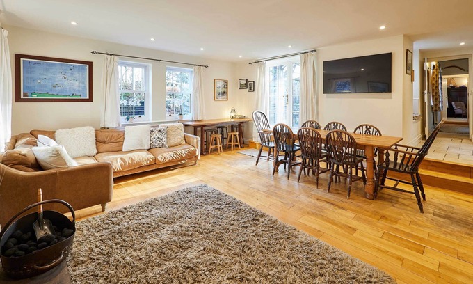 Newton by the Sea House | Host & Stay | Newton Cottage