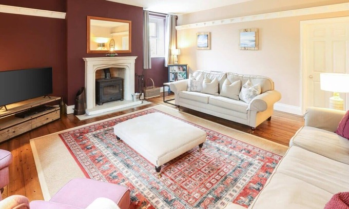 Lesbury House | Host & Stay | Old Reading Room