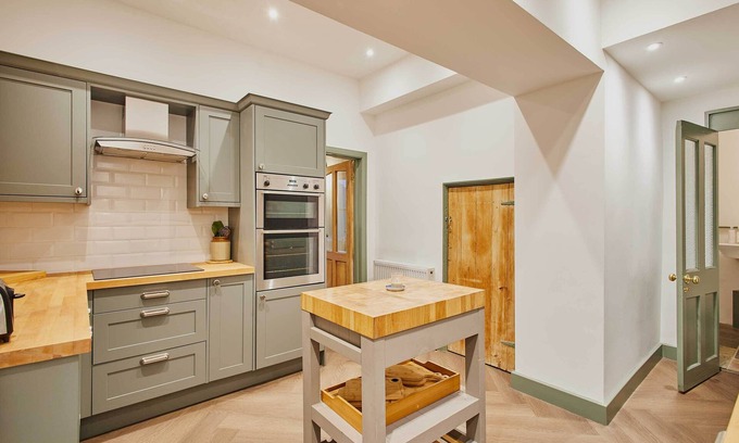 Richmond House | Host & Stay | Temple Terrace