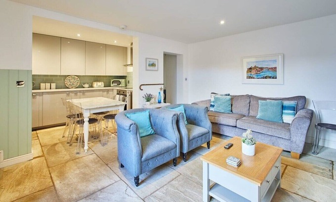 West Cliff Apartment | Host & Stay | The Courtyard Retreat