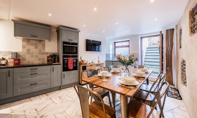 Cromer House | Host & Stay - Villa Otto