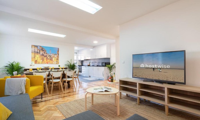 Espinho Apartment | Host Wise - Spacious Fresh Flat w Terrace - Near Sea